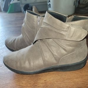 Clark's woman's boots